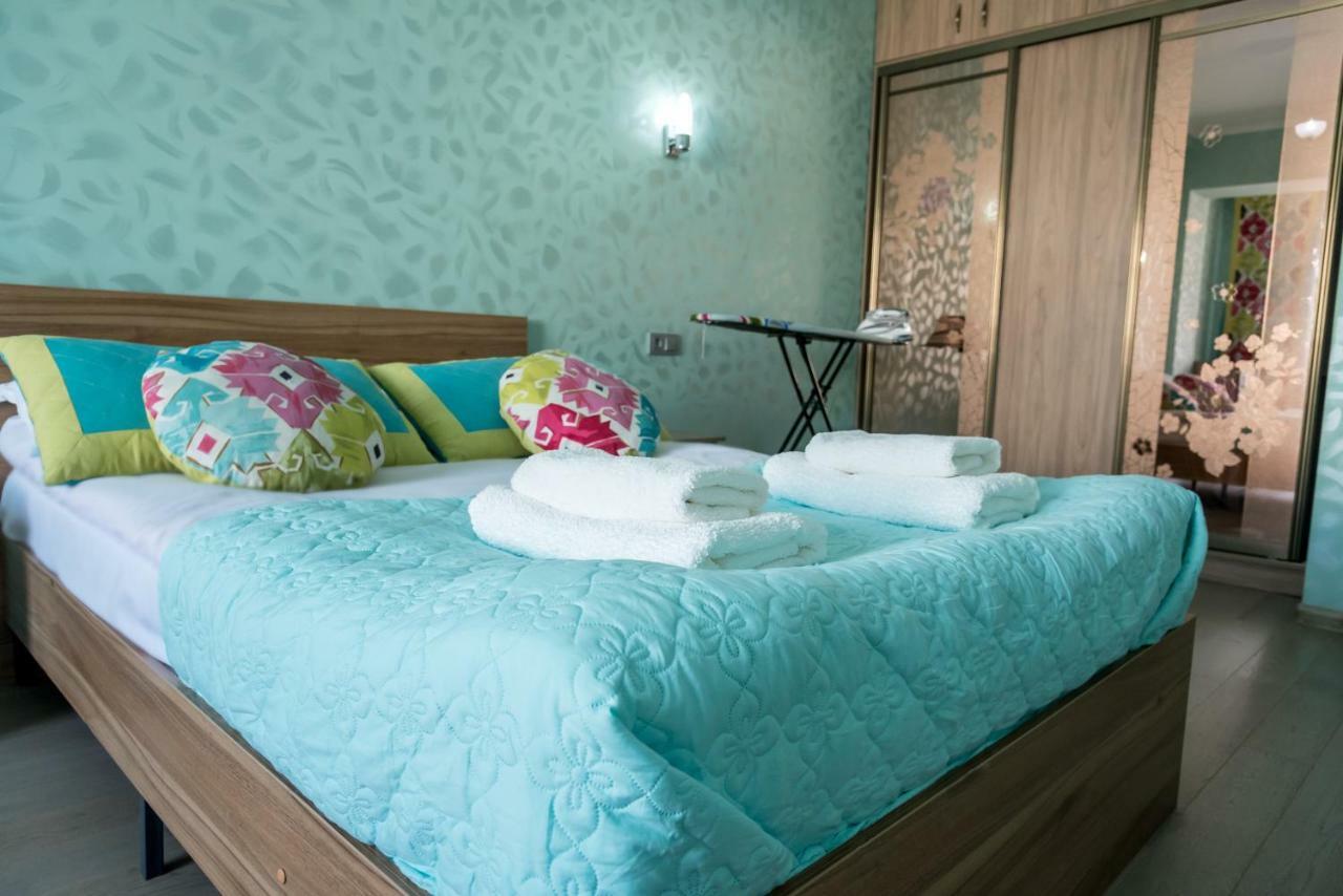 Spacious And Cozy Apartment In Bishkek Center Exterior foto